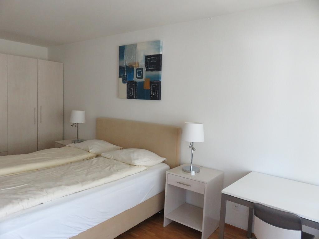 Swiss Star District 11 - Self Check-In Apartment Zurich Exterior photo